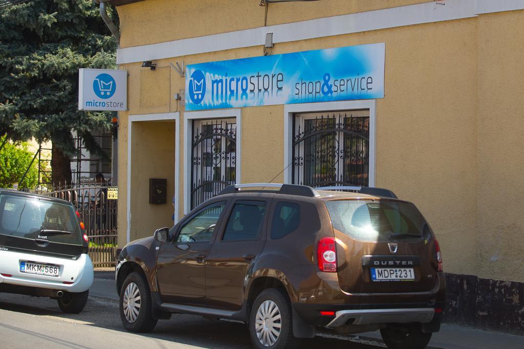 Airport Microstore Panzio Вечеш Екстериор снимка